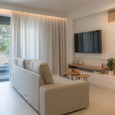 Aliki Apts アパート *